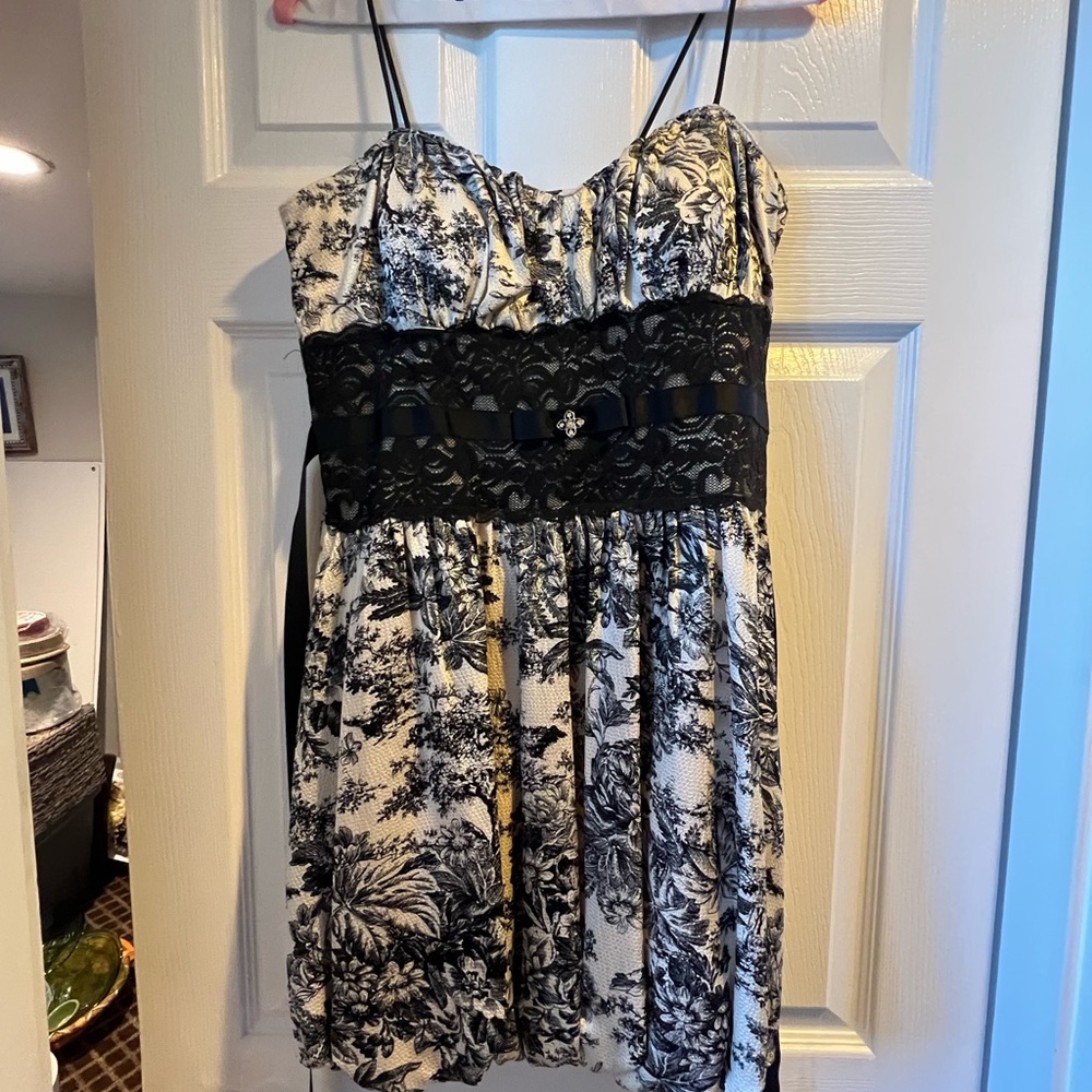Twall print, black and ivory … worn once … smoke free house. Comes with jacket
